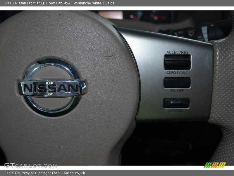 Avalanche White / Beige 2010 Nissan Frontier LE Crew Cab 4x4