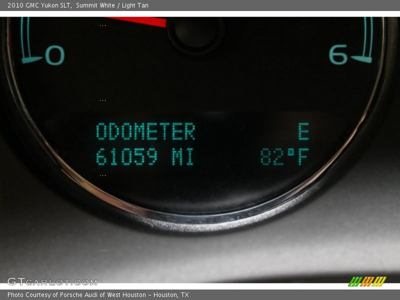 Summit White / Light Tan 2010 GMC Yukon SLT