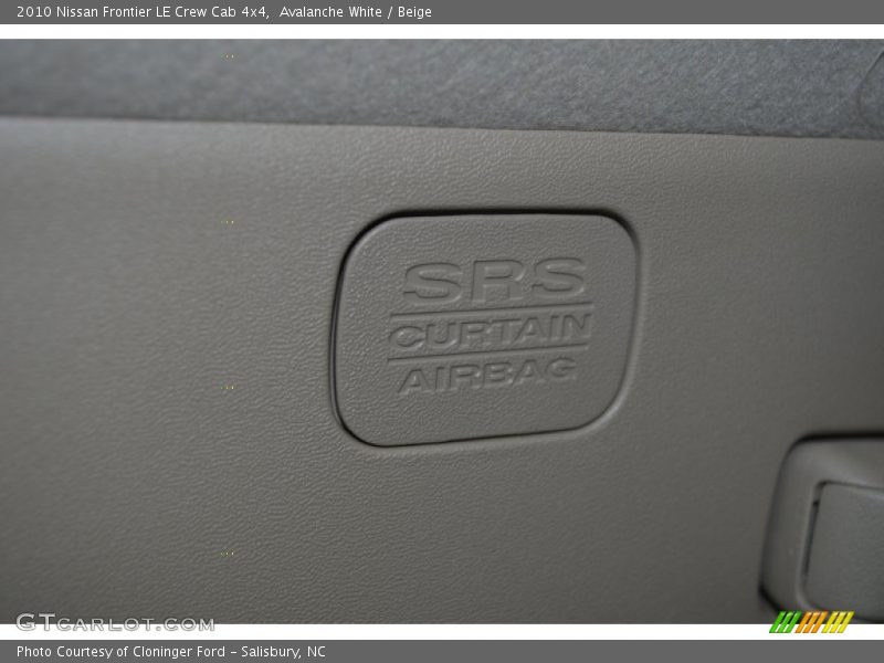 Avalanche White / Beige 2010 Nissan Frontier LE Crew Cab 4x4