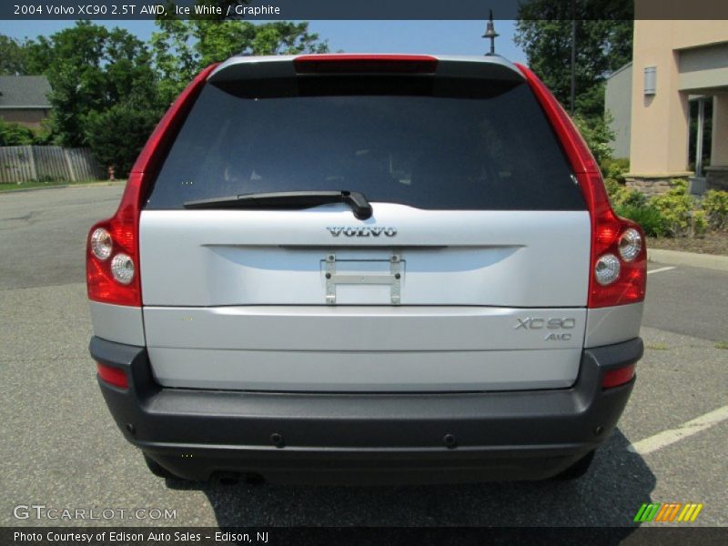Ice White / Graphite 2004 Volvo XC90 2.5T AWD