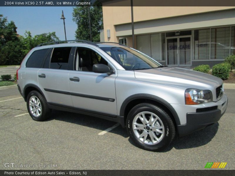 Ice White / Graphite 2004 Volvo XC90 2.5T AWD