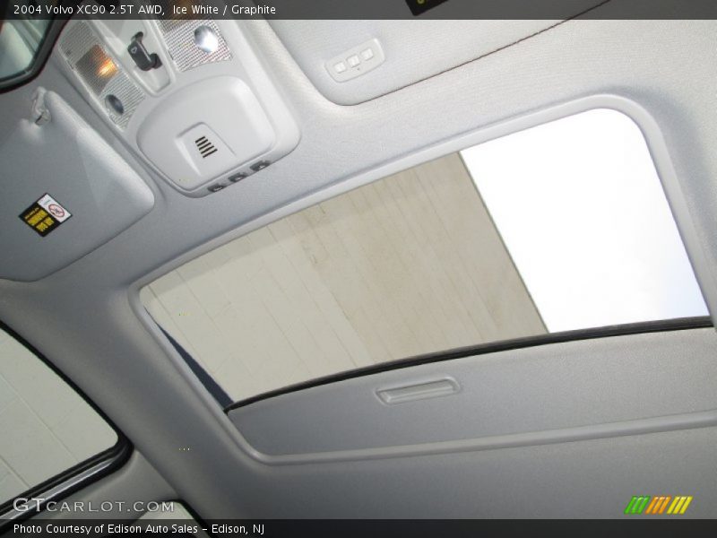 Ice White / Graphite 2004 Volvo XC90 2.5T AWD