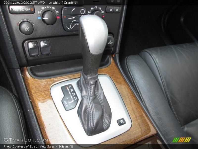 Ice White / Graphite 2004 Volvo XC90 2.5T AWD