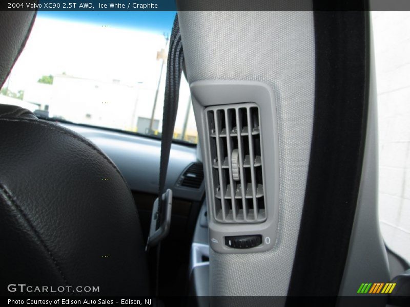 Ice White / Graphite 2004 Volvo XC90 2.5T AWD