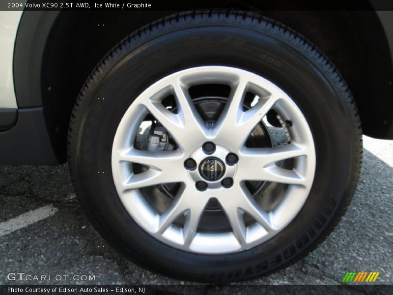 Ice White / Graphite 2004 Volvo XC90 2.5T AWD