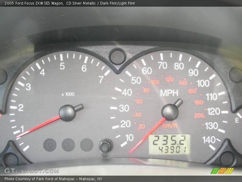CD Silver Metallic / Dark Flint/Light Flint 2005 Ford Focus ZXW SES Wagon