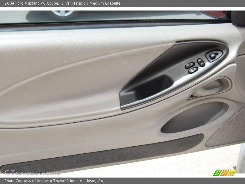 Silver Metallic / Medium Graphite 2004 Ford Mustang V6 Coupe