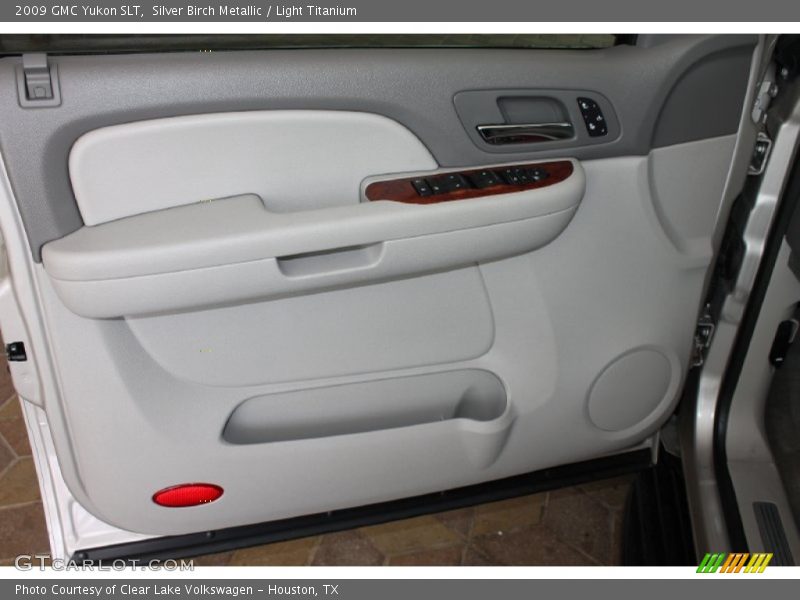 Silver Birch Metallic / Light Titanium 2009 GMC Yukon SLT