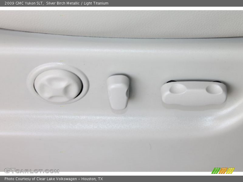 Silver Birch Metallic / Light Titanium 2009 GMC Yukon SLT