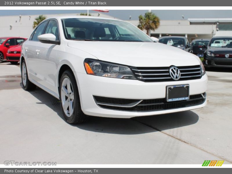 Candy White / Titan Black 2012 Volkswagen Passat 2.5L SE