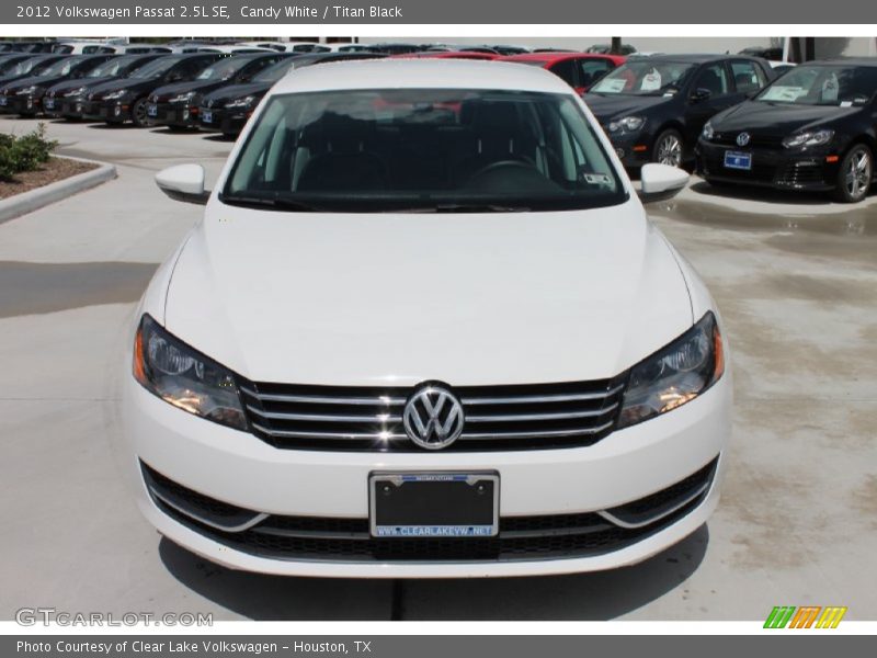 Candy White / Titan Black 2012 Volkswagen Passat 2.5L SE