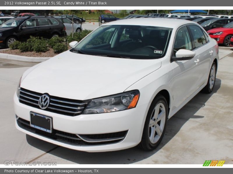 Candy White / Titan Black 2012 Volkswagen Passat 2.5L SE