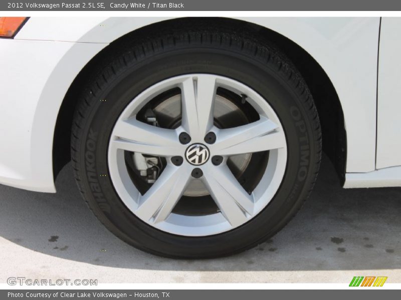 Candy White / Titan Black 2012 Volkswagen Passat 2.5L SE