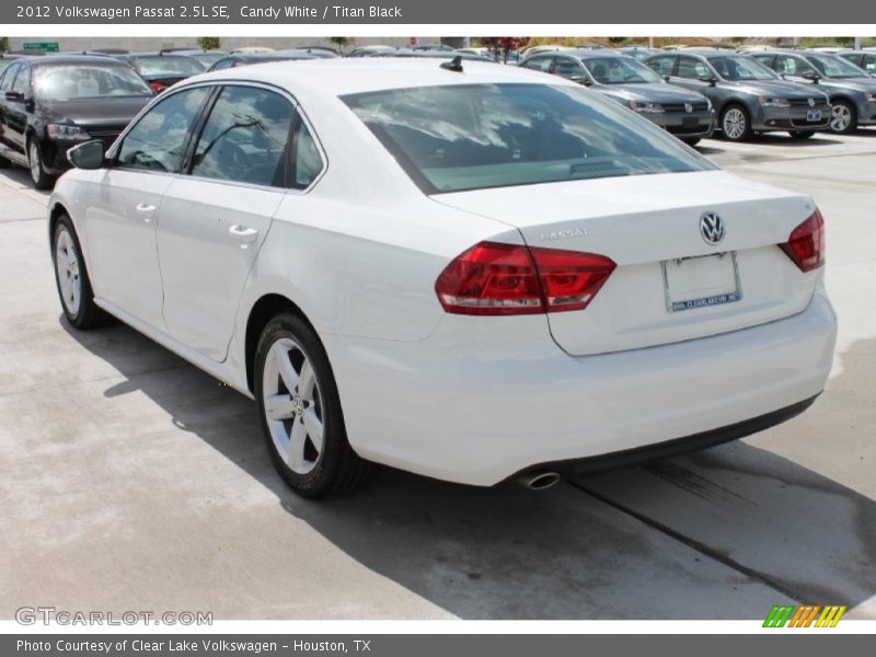 Candy White / Titan Black 2012 Volkswagen Passat 2.5L SE