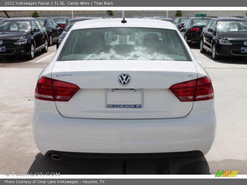 Candy White / Titan Black 2012 Volkswagen Passat 2.5L SE