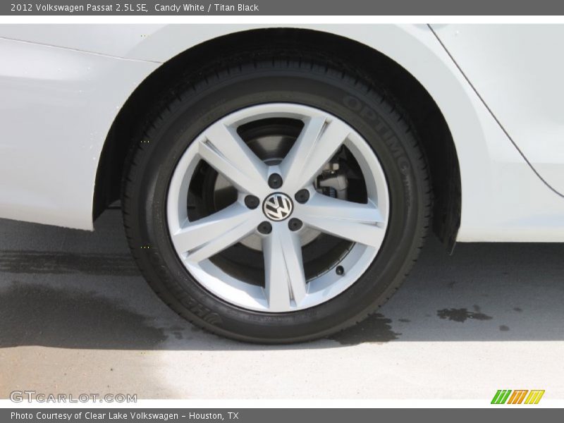 Candy White / Titan Black 2012 Volkswagen Passat 2.5L SE