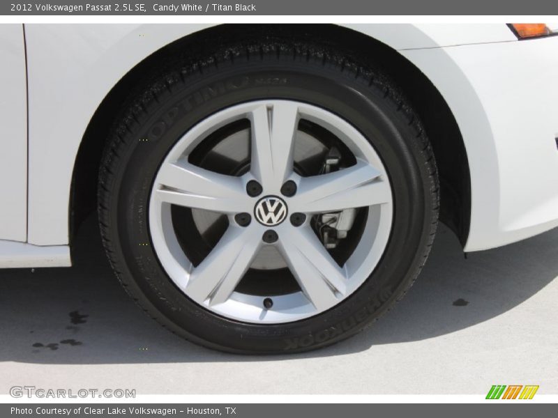 Candy White / Titan Black 2012 Volkswagen Passat 2.5L SE