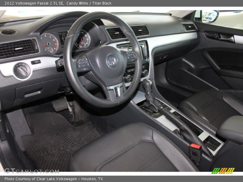 Candy White / Titan Black 2012 Volkswagen Passat 2.5L SE