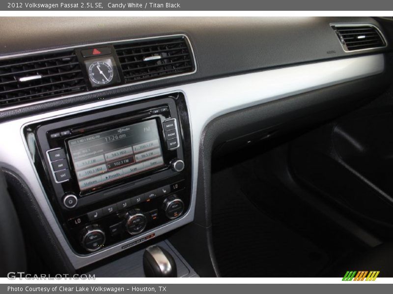 Candy White / Titan Black 2012 Volkswagen Passat 2.5L SE