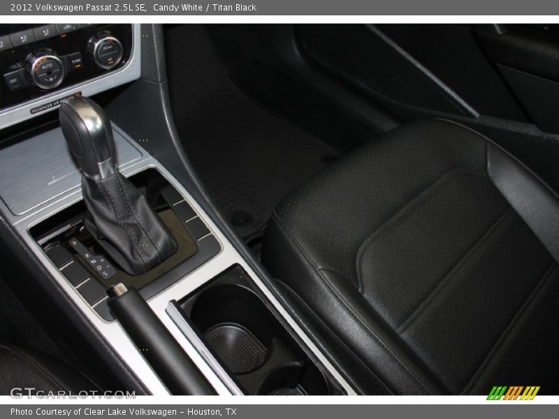 Candy White / Titan Black 2012 Volkswagen Passat 2.5L SE