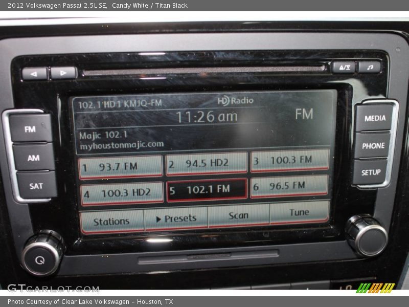 Candy White / Titan Black 2012 Volkswagen Passat 2.5L SE
