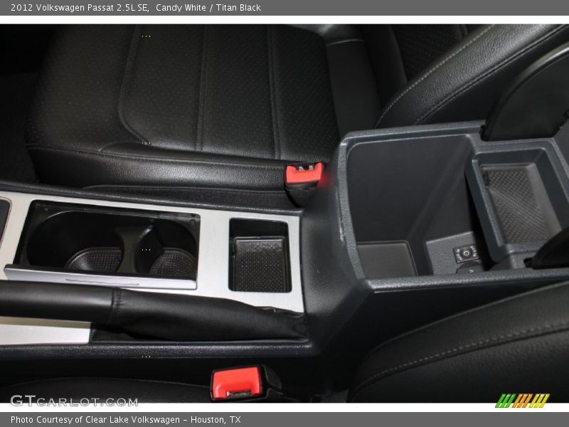 Candy White / Titan Black 2012 Volkswagen Passat 2.5L SE