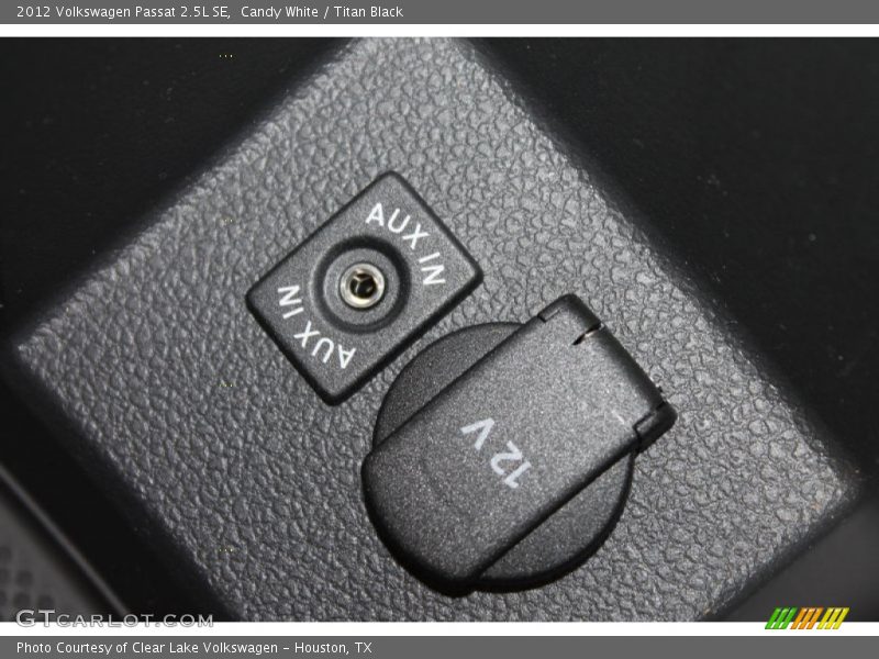 Candy White / Titan Black 2012 Volkswagen Passat 2.5L SE