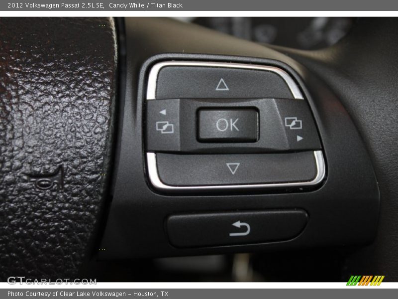 Candy White / Titan Black 2012 Volkswagen Passat 2.5L SE