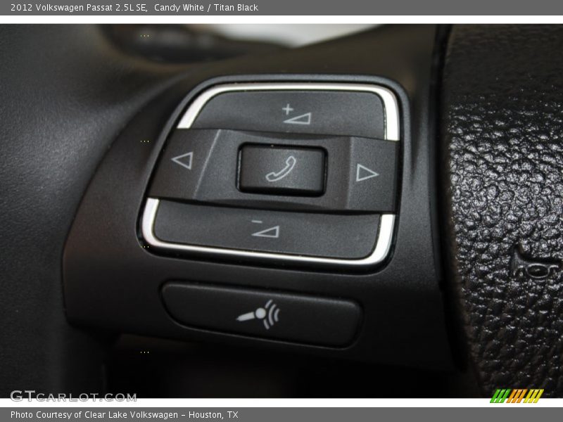 Candy White / Titan Black 2012 Volkswagen Passat 2.5L SE