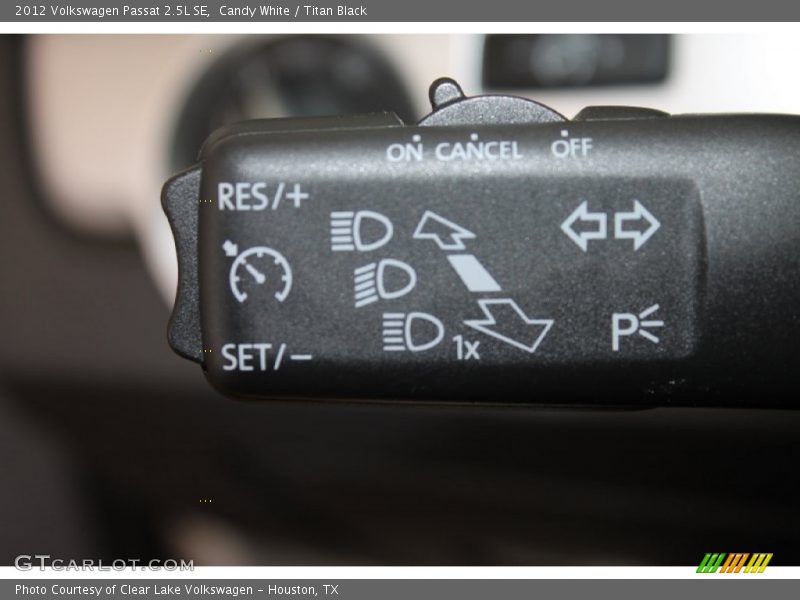 Candy White / Titan Black 2012 Volkswagen Passat 2.5L SE