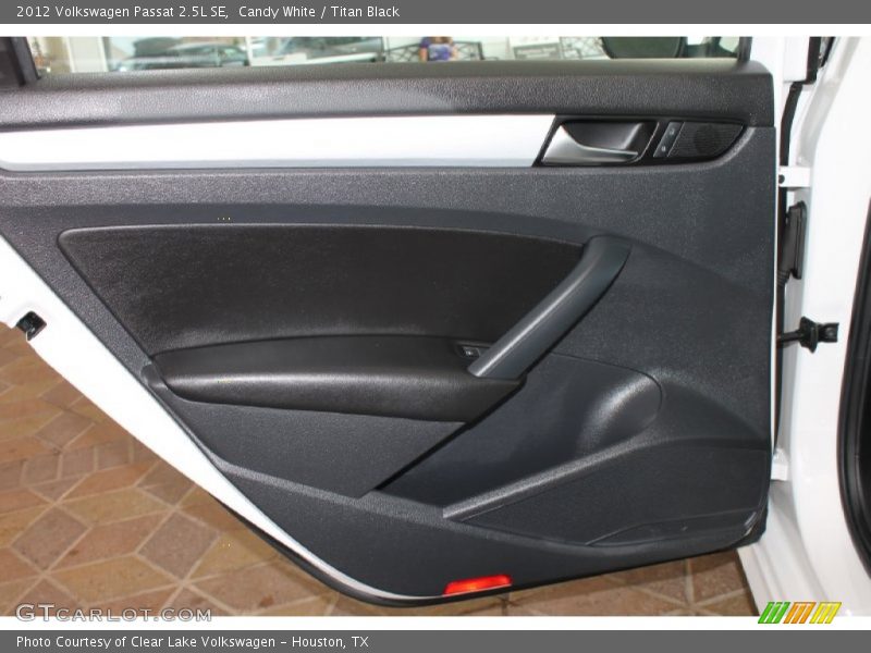 Candy White / Titan Black 2012 Volkswagen Passat 2.5L SE
