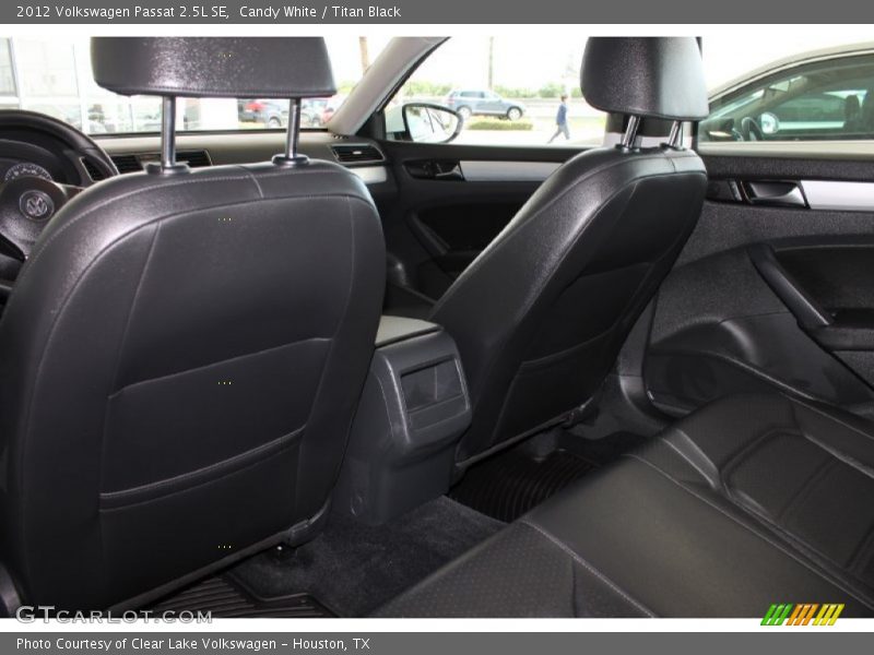 Candy White / Titan Black 2012 Volkswagen Passat 2.5L SE