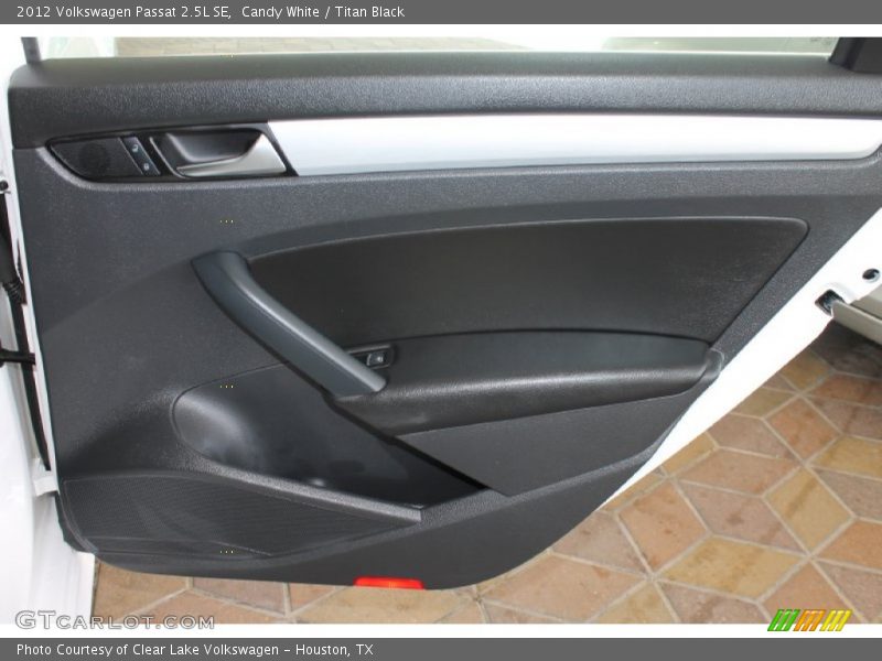 Candy White / Titan Black 2012 Volkswagen Passat 2.5L SE