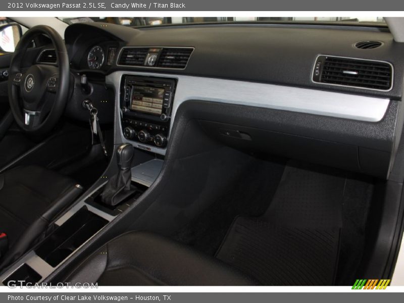 Candy White / Titan Black 2012 Volkswagen Passat 2.5L SE