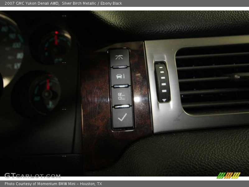 Silver Birch Metallic / Ebony Black 2007 GMC Yukon Denali AWD