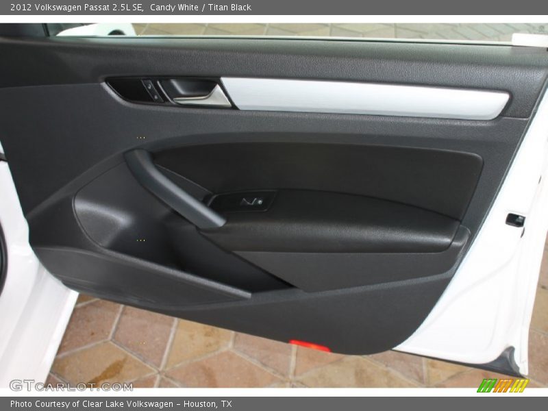 Candy White / Titan Black 2012 Volkswagen Passat 2.5L SE