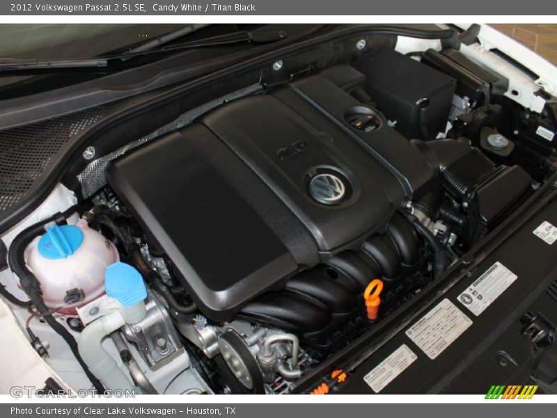 Candy White / Titan Black 2012 Volkswagen Passat 2.5L SE