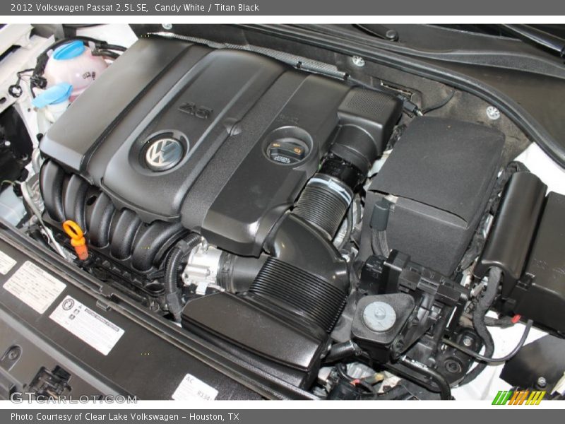 Candy White / Titan Black 2012 Volkswagen Passat 2.5L SE