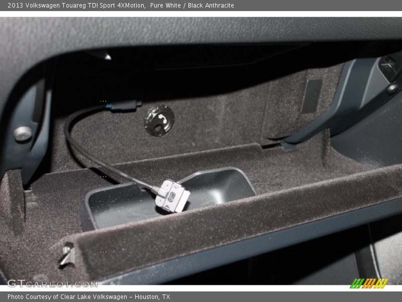 Pure White / Black Anthracite 2013 Volkswagen Touareg TDI Sport 4XMotion