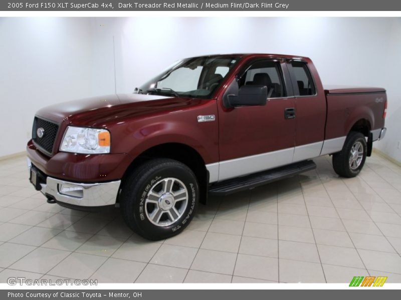 Front 3/4 View of 2005 F150 XLT SuperCab 4x4