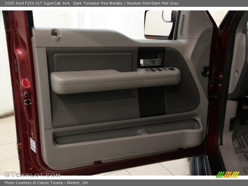 Dark Toreador Red Metallic / Medium Flint/Dark Flint Grey 2005 Ford F150 XLT SuperCab 4x4