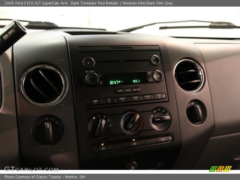 Dark Toreador Red Metallic / Medium Flint/Dark Flint Grey 2005 Ford F150 XLT SuperCab 4x4