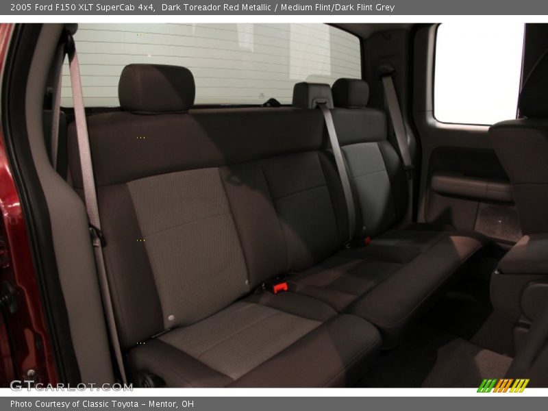 Dark Toreador Red Metallic / Medium Flint/Dark Flint Grey 2005 Ford F150 XLT SuperCab 4x4