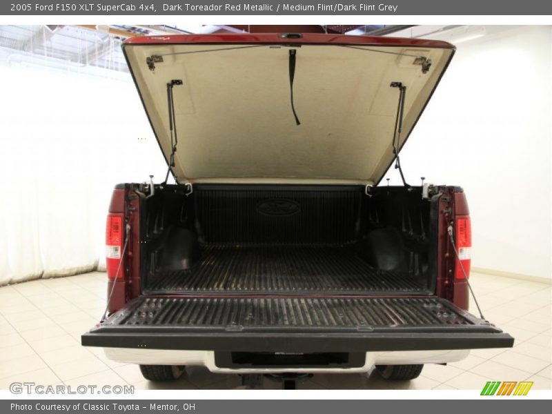 Dark Toreador Red Metallic / Medium Flint/Dark Flint Grey 2005 Ford F150 XLT SuperCab 4x4