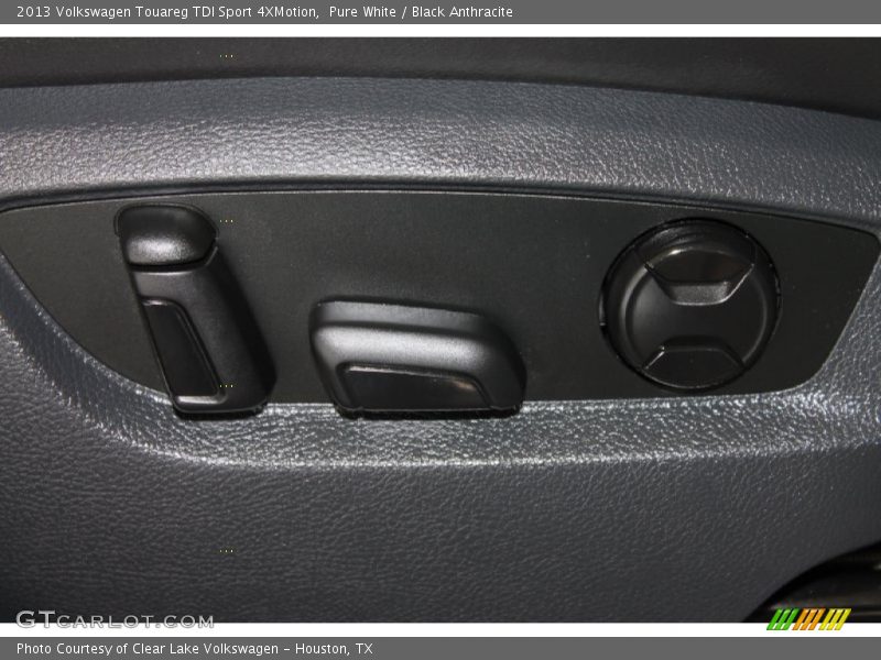 Pure White / Black Anthracite 2013 Volkswagen Touareg TDI Sport 4XMotion