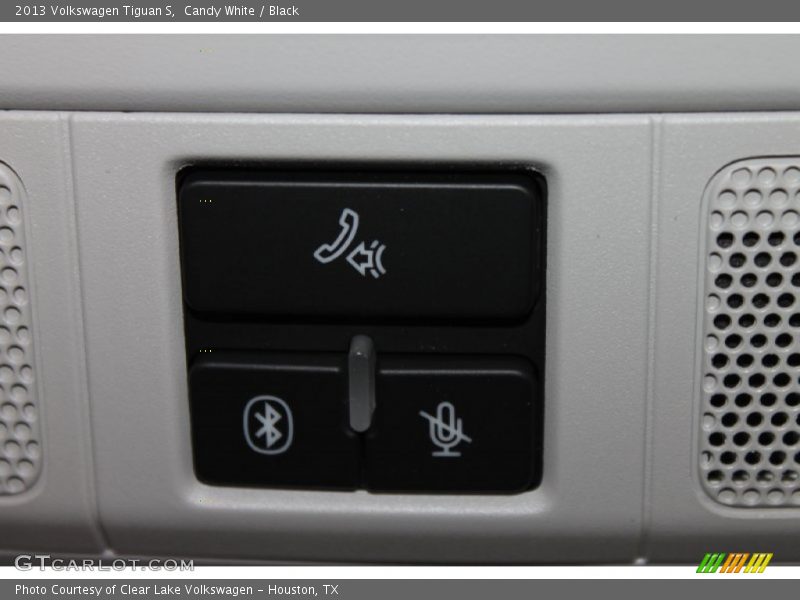 Candy White / Black 2013 Volkswagen Tiguan S