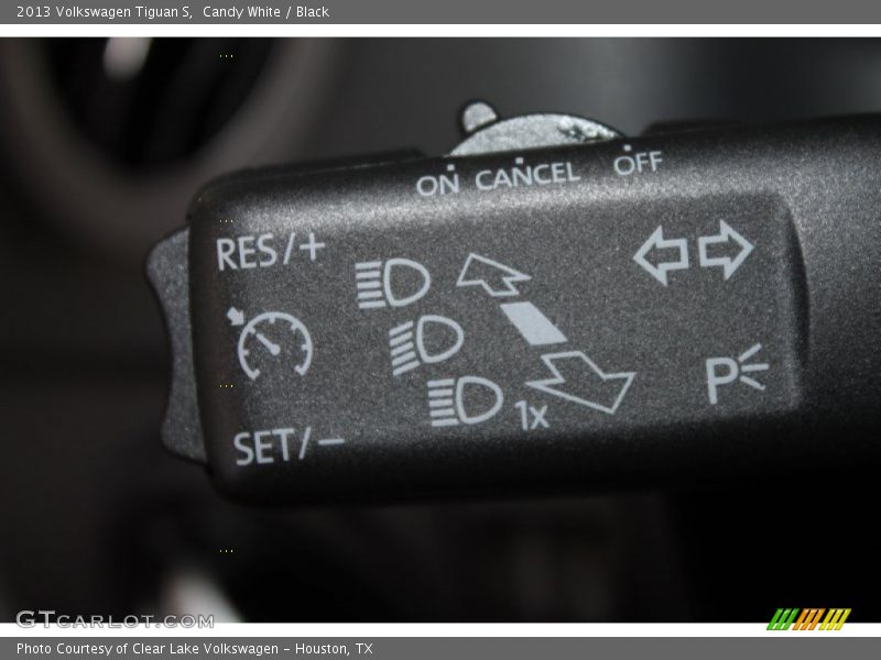 Candy White / Black 2013 Volkswagen Tiguan S