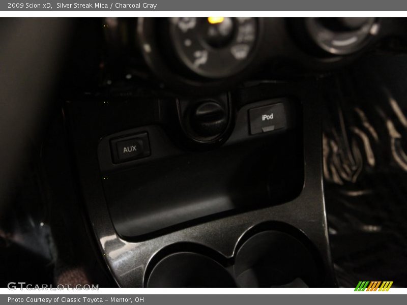 Silver Streak Mica / Charcoal Gray 2009 Scion xD