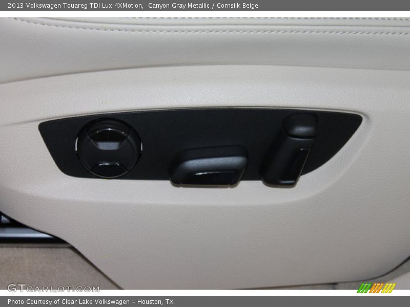 Canyon Gray Metallic / Cornsilk Beige 2013 Volkswagen Touareg TDI Lux 4XMotion