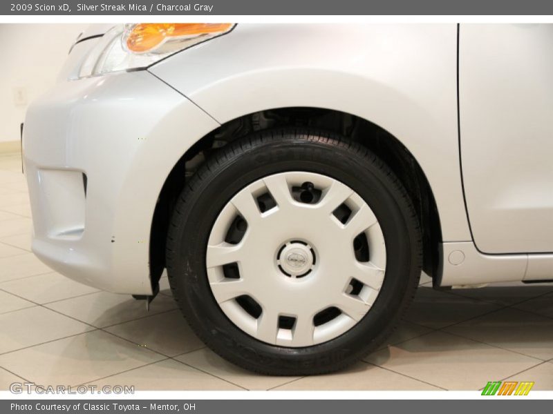 Silver Streak Mica / Charcoal Gray 2009 Scion xD